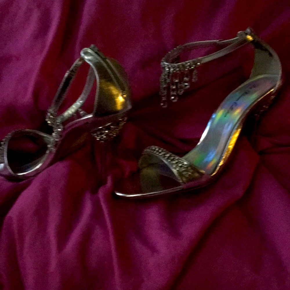 De Blossom Collection high heel shoes. Size 8